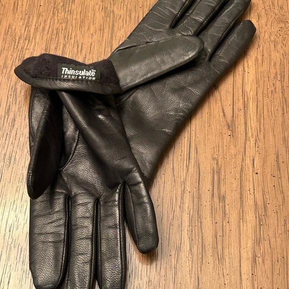 3M Thinsulate Black Leather Gloves for Women - Picture 3 of 3